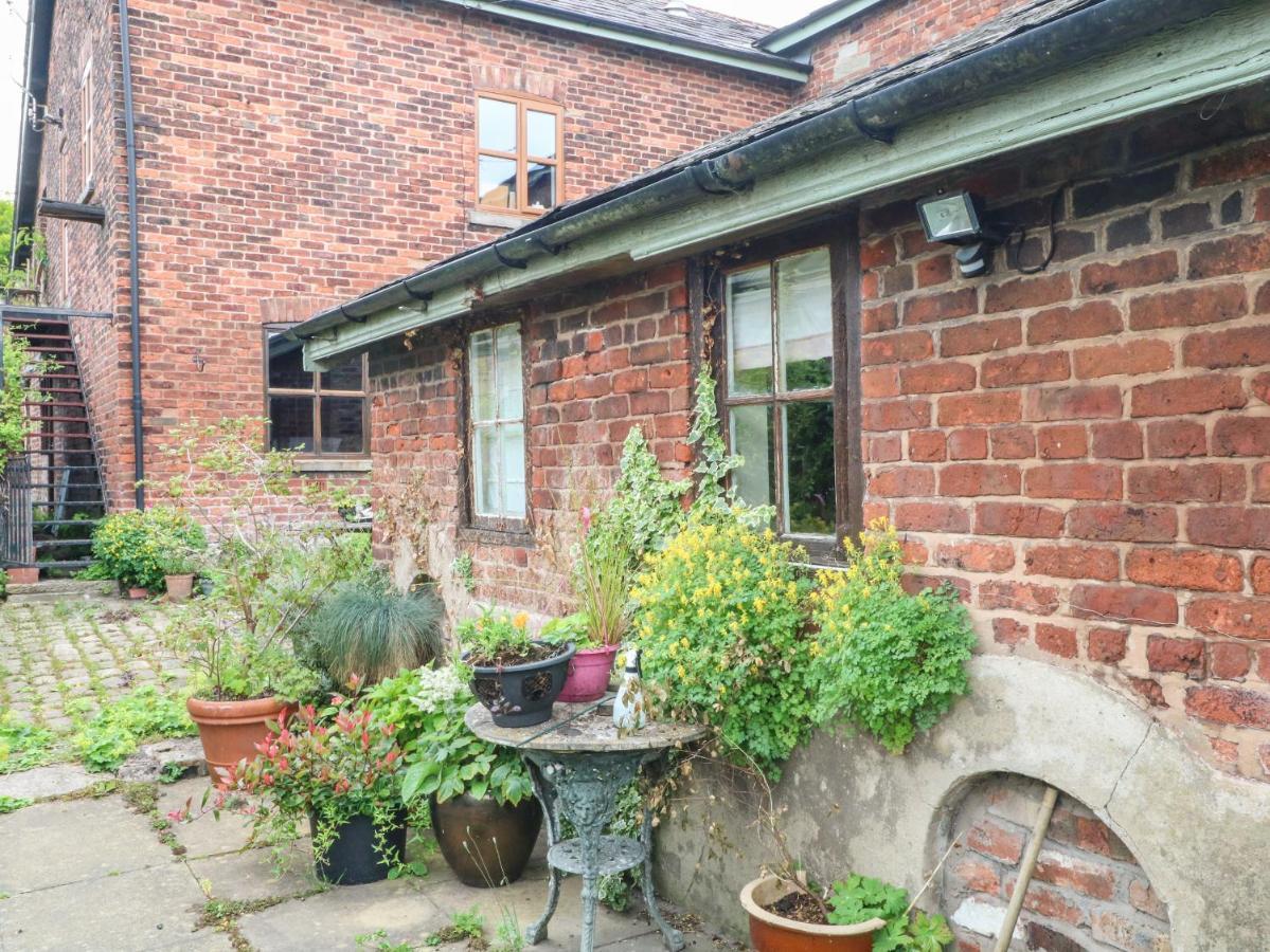 The Toolshed Villa วอร์ริงตัน ภายนอก รูปภาพ